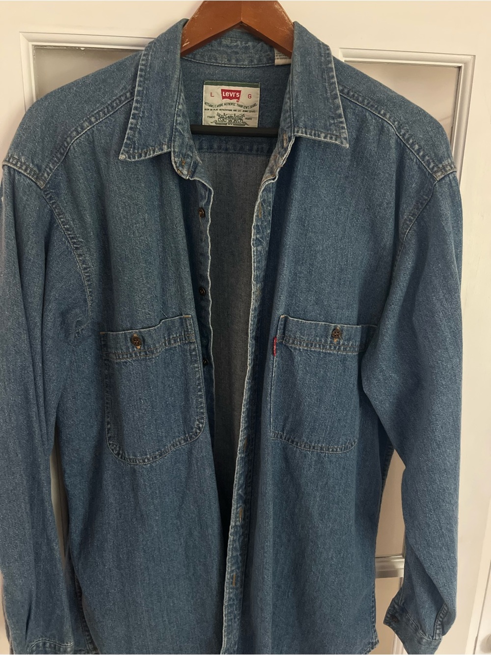 90’s Vintage Levi's Medium Blue Denim Men’s Denim Shirt